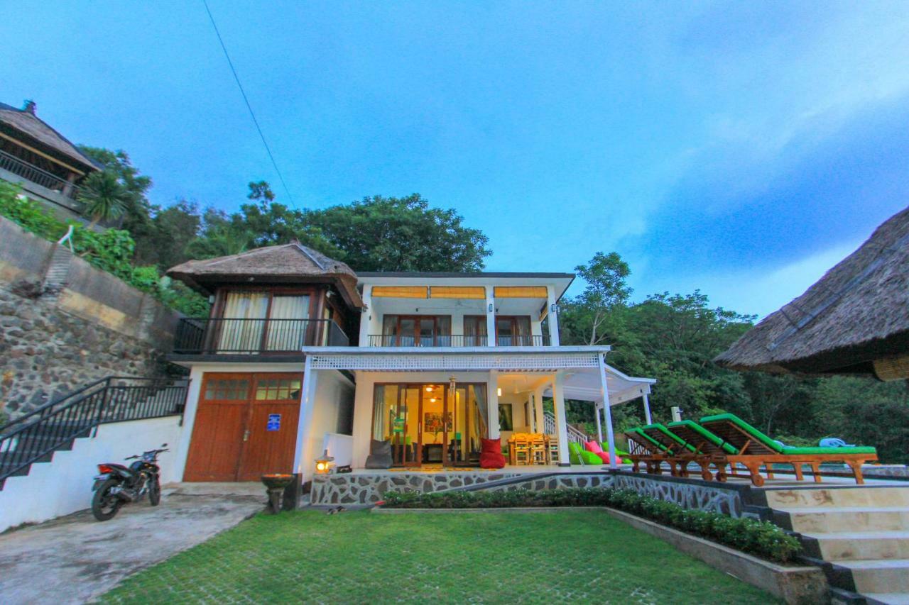 Villa Rinisha Rumah Senja Temukus Lovina Exterior foto
